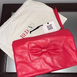 Red Valentino Pink Bow Clutch 

💖 New With Tags | Authentic | Retail $425
